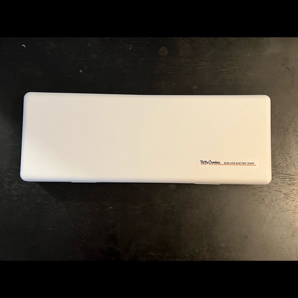 Betty Crocker Slim Line Electric Knife includes 2 Sets blades and Case - Picture 4 of 6